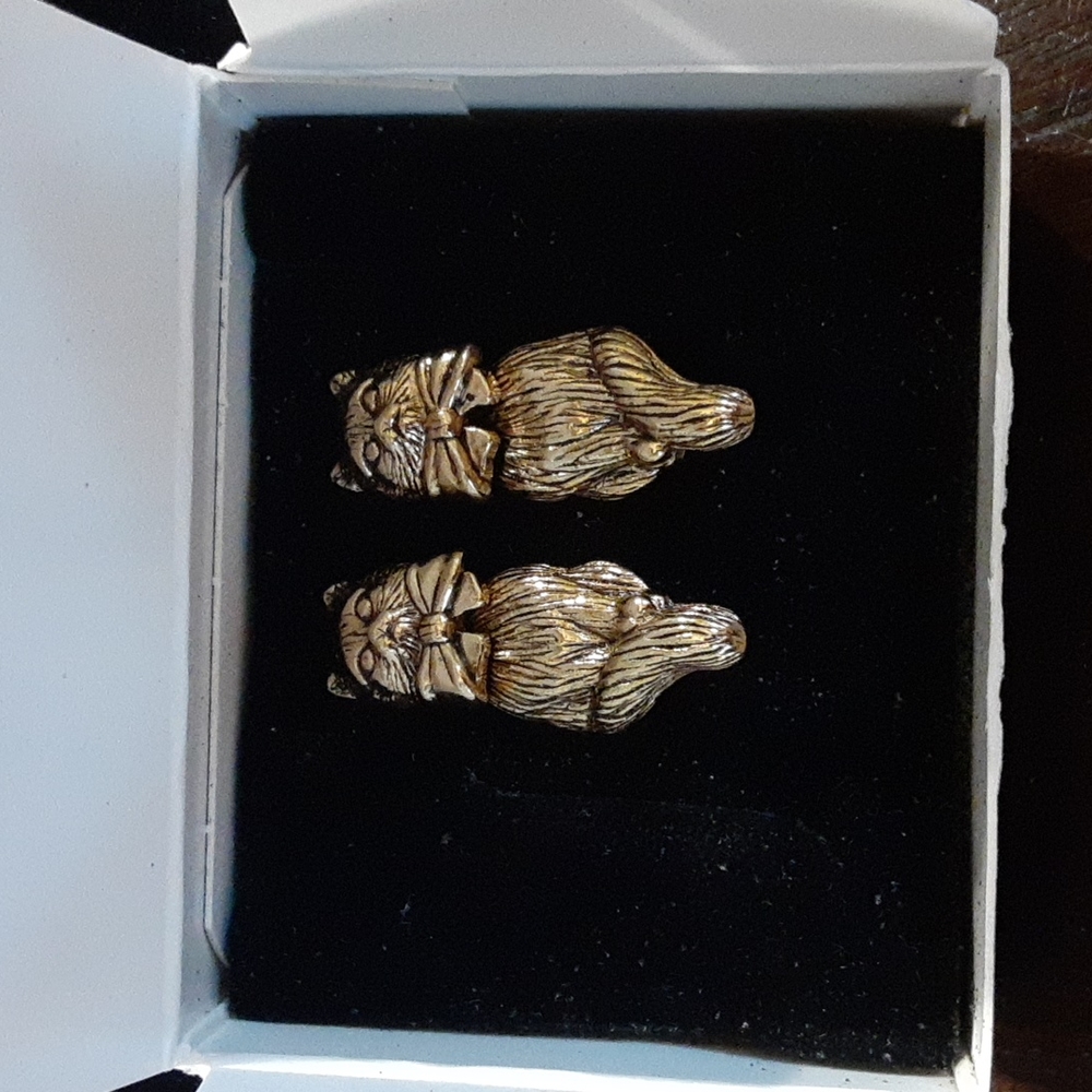 AVON Collectors Novelty Cat Pierced Earrings